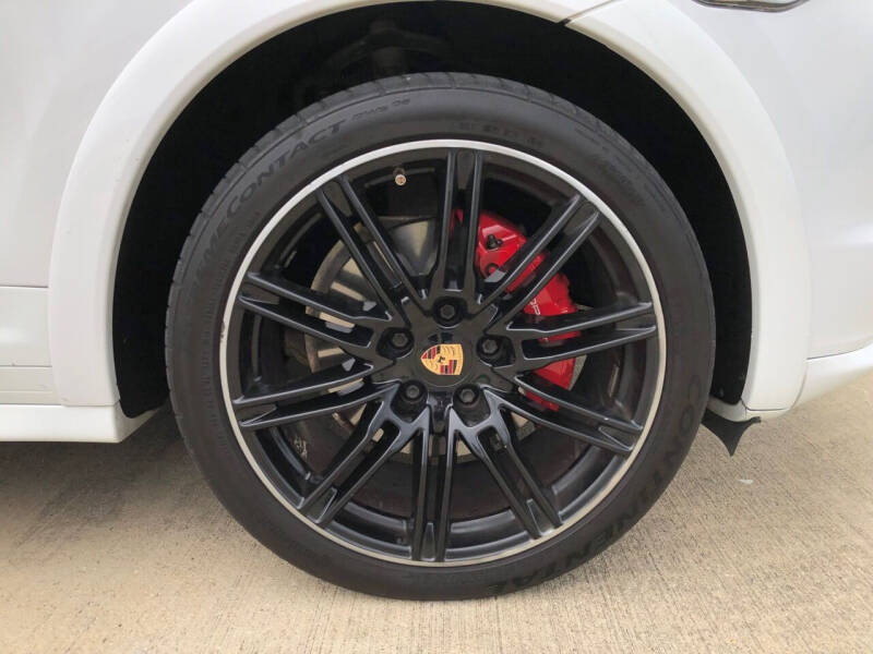 2013 Porsche Cayenne GTS