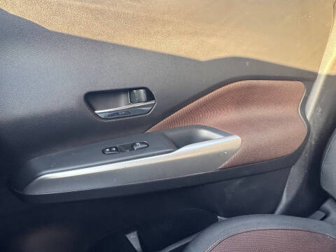 2020 Nissan Kicks SR