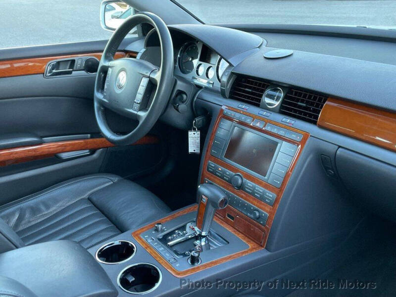 2004 Volkswagen Phaeton V8