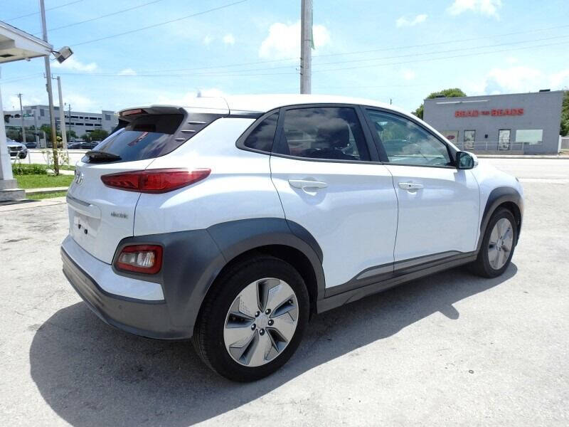 2021 HYUNDAI Kona Electric SUV / Crossover - $27,900