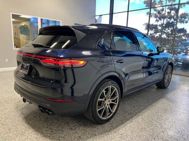 2023 Porsche Cayenne Platinum Edition