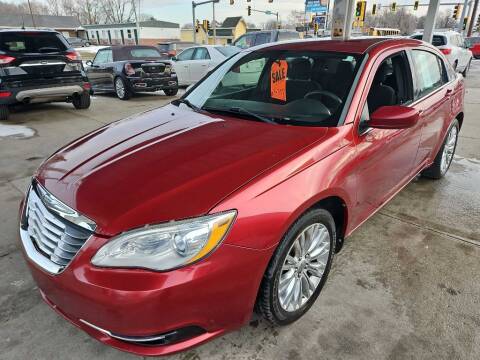 2012 Chrysler 200 for sale at SpringField Select Autos in Springfield IL
