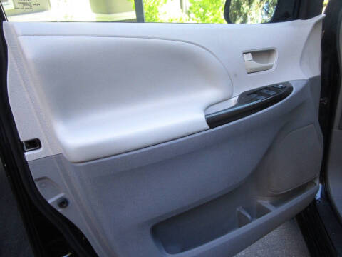 2012 Toyota Sienna Base 7-Passenger