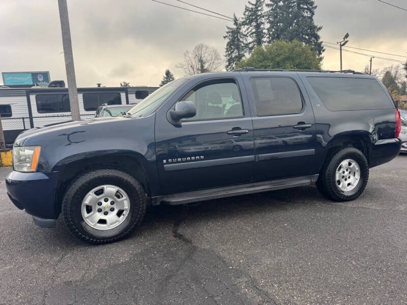 2008 Chevrolet Suburban LT's photo