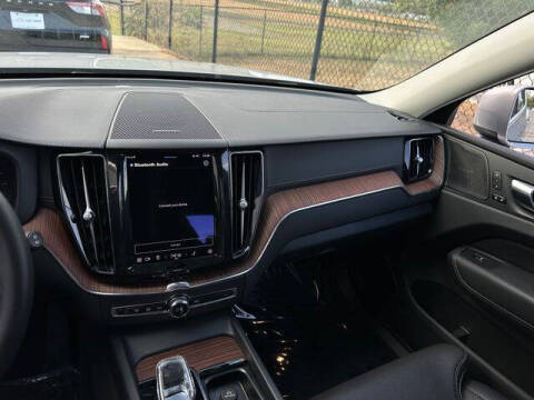 2023 Volvo XC60 B5 Ultimate Bright Theme