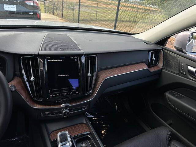 2023 Volvo XC60 B5 Ultimate Bright Theme