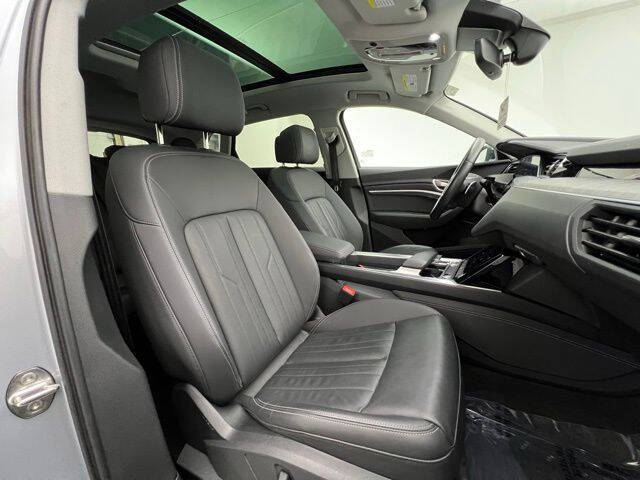 2022 Audi e-tron quattro Premium