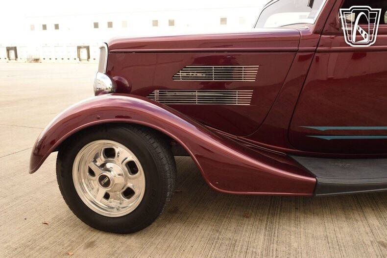 1933 Ford Model 18