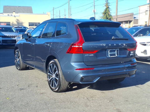 2025 Volvo XC60 B5 Plus Dark Theme