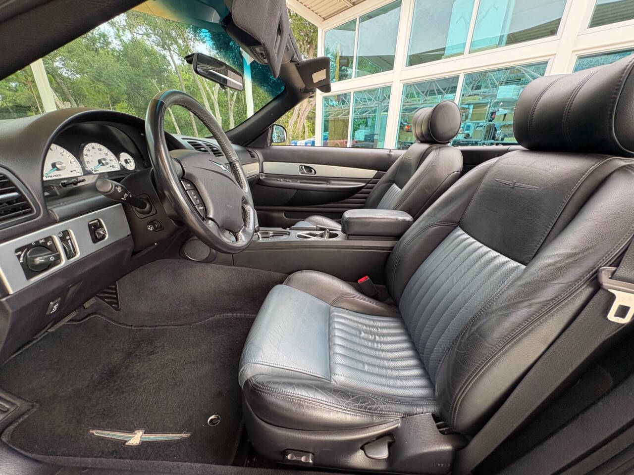 2005 Ford Thunderbird 34