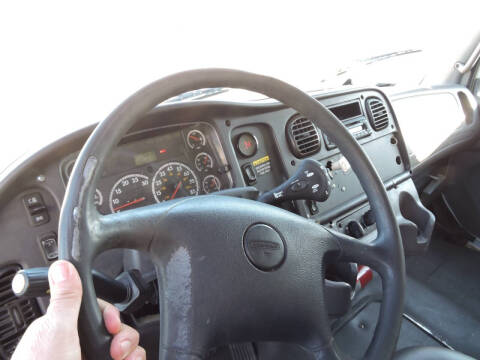 2009 Freightliner M2 106