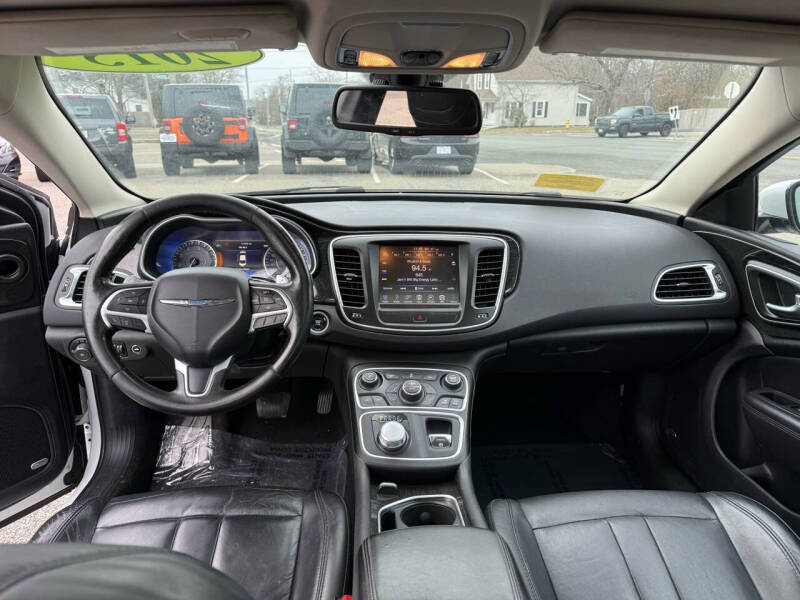 2015 Chrysler 200 C photo 18