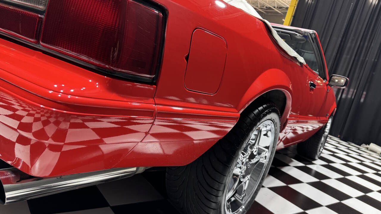 1992 Ford Mustang 24