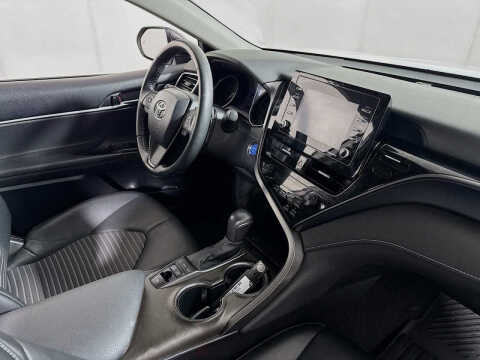 2022 Toyota Camry Hybrid SE Nightshade