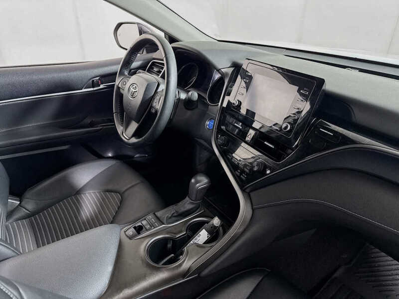 2022 Toyota Camry Hybrid SE Nightshade