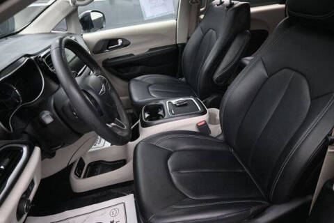 2024 Chrysler Pacifica Plug-In Hybrid Select