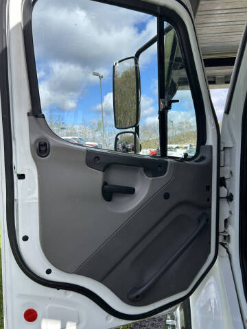 2019 Freightliner Business class M2