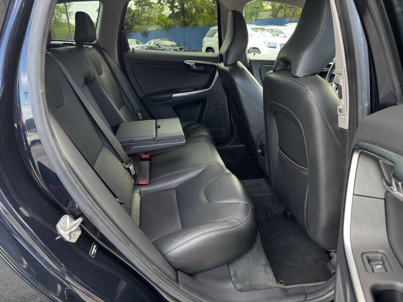 2016 Volvo XC60 T6 Drive-E