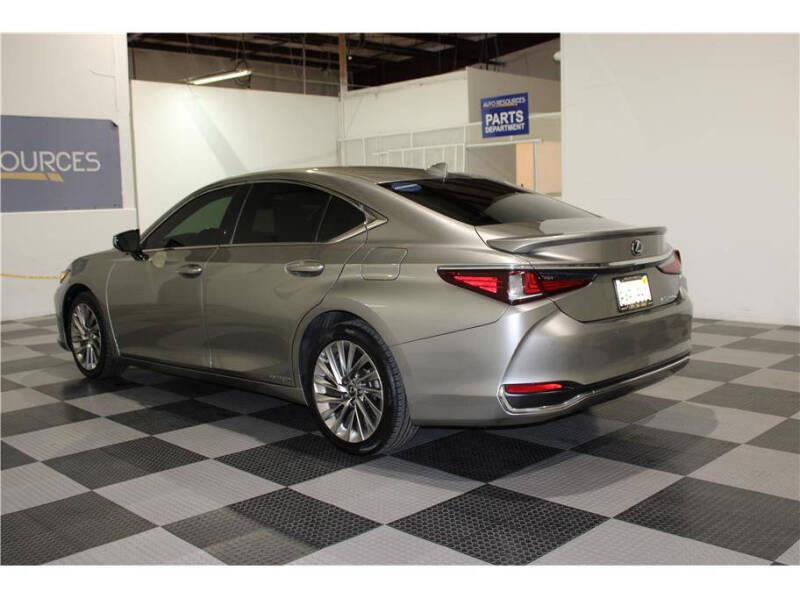 2021 Lexus ES 300h Luxury