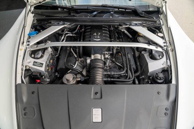 2015 Aston Martin V8 Vantage 30