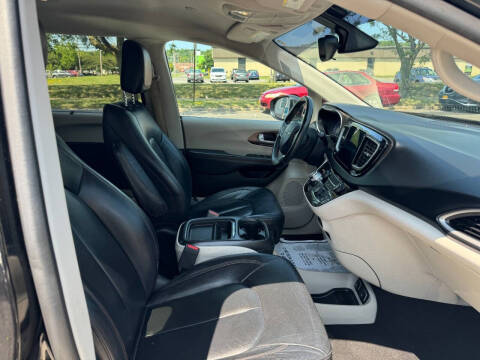 2017 Chrysler Pacifica Touring-L