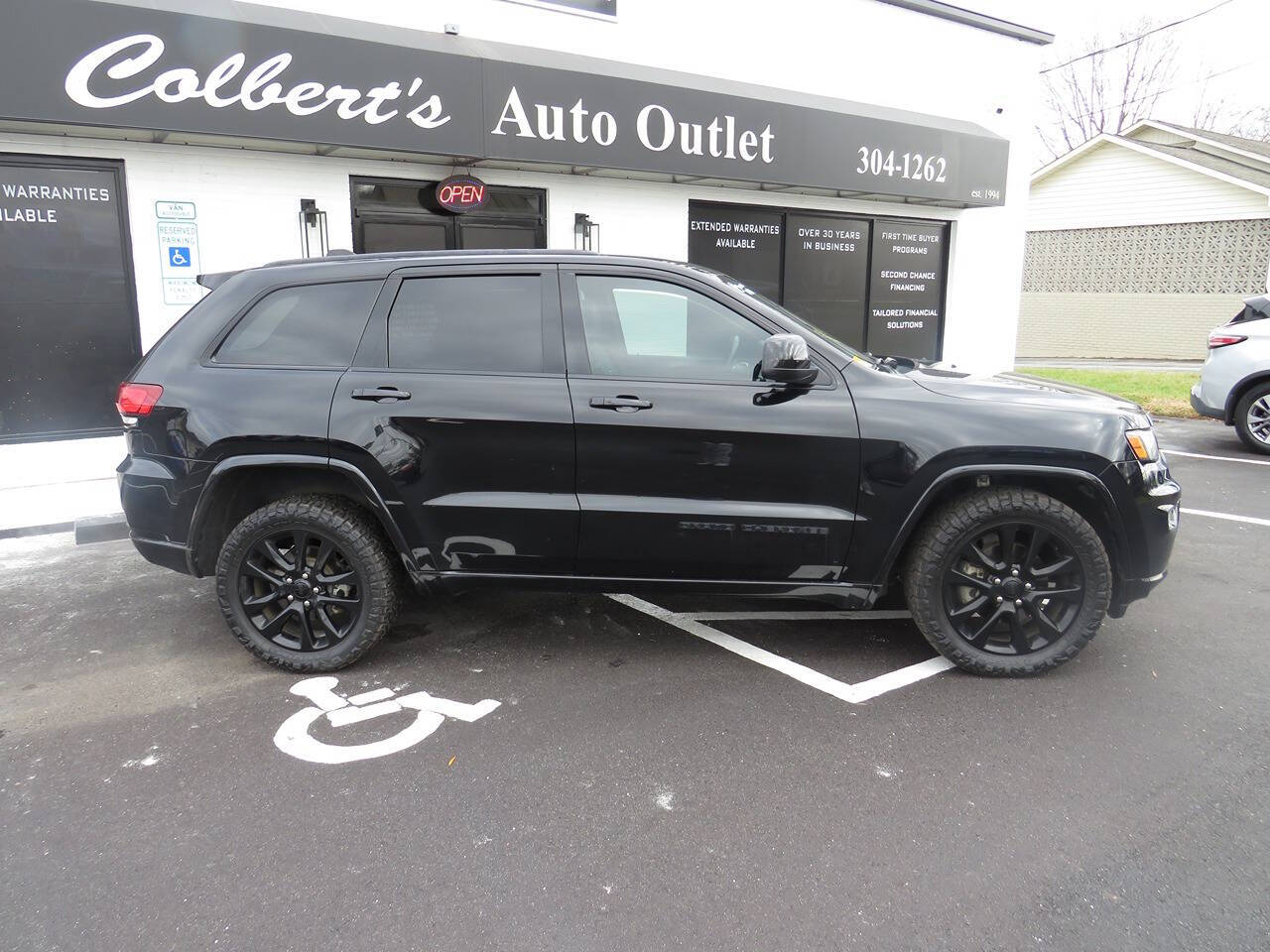 2017 Jeep Grand Cherokee for sale at Colbert's Auto Outlet in Hickory, NC