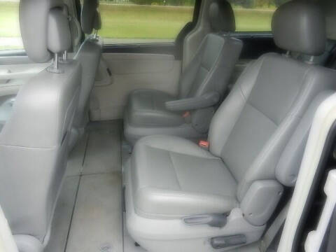 2011 Volkswagen Routan SE