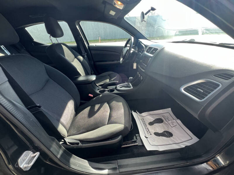 2013 Dodge Avenger SE