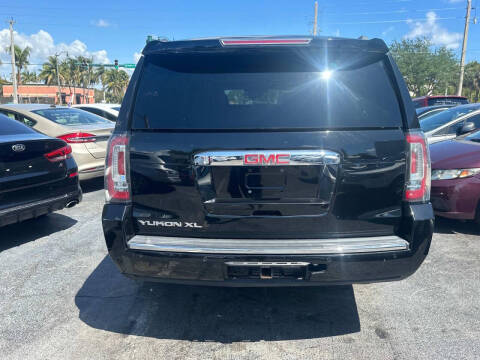 2017 GMC Yukon XL Denali