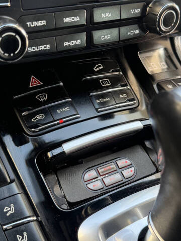 2017 Porsche Cayenne S E-Hybrid Platinum Edition