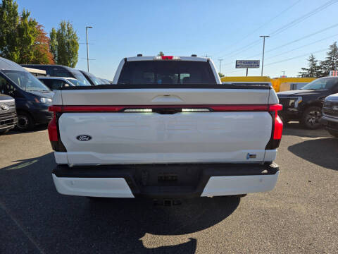 2025 Ford F-150 Lightning Platinum