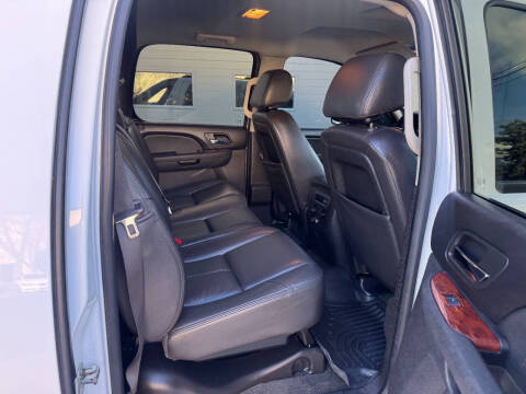 2012 Chevrolet Avalanche LS