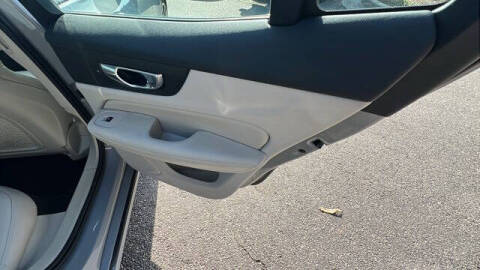 2024 Volvo S60 B5 Plus Dark Theme