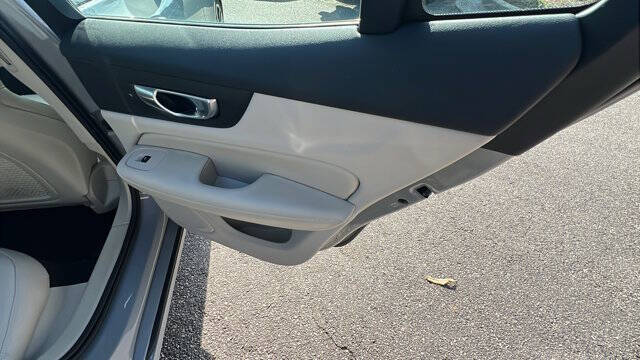 2024 Volvo S60 B5 Plus Dark Theme