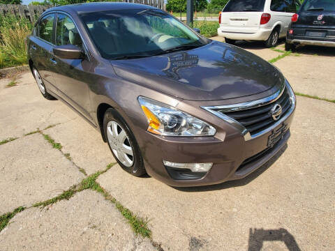 2014 Nissan Altima for sale at Divine Auto Sales LLC in Omaha NE