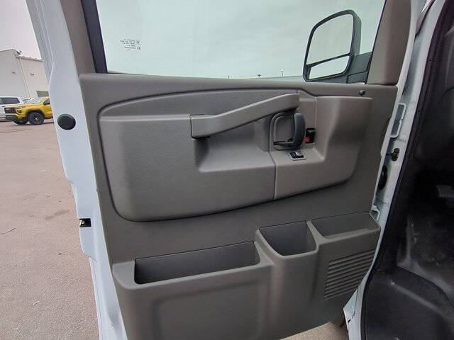 2025 Chevrolet Express 2500