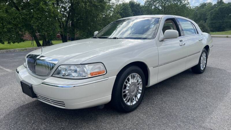 2007 Lincoln Town Car for sale at 411 Trucks & Auto Sales Inc. in Maryville TN
