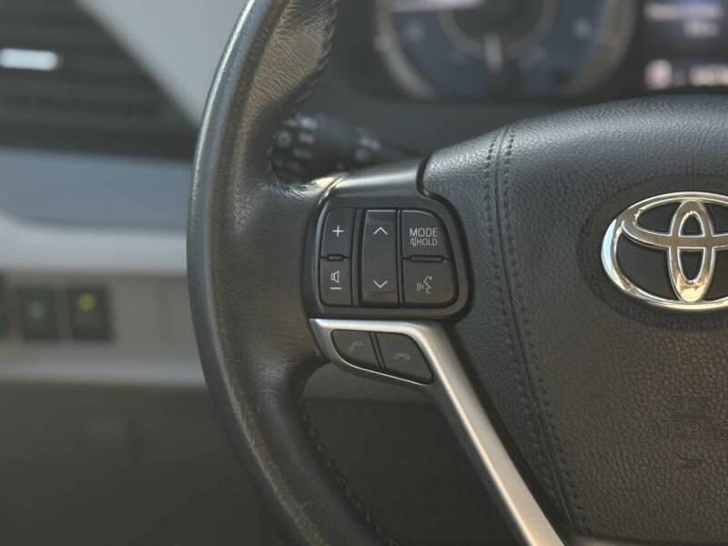 2019 Toyota Sienna XLE 7-Passenger Auto Access Seat