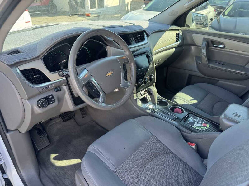 2017 Chevrolet Traverse LT