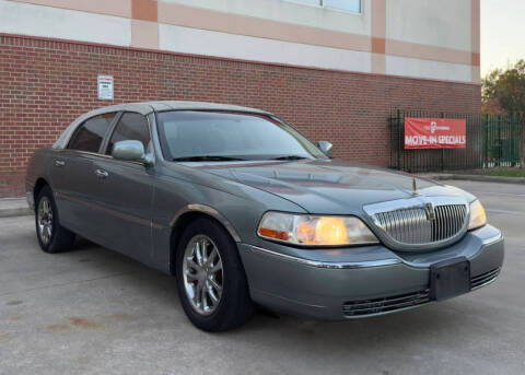 2005 Lincoln Town Car Signature
