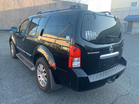 2011 Nissan Pathfinder LE