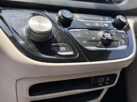 2020 Chrysler Voyager L