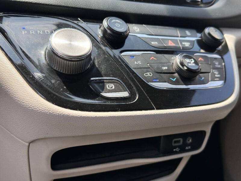 2020 Chrysler Voyager L