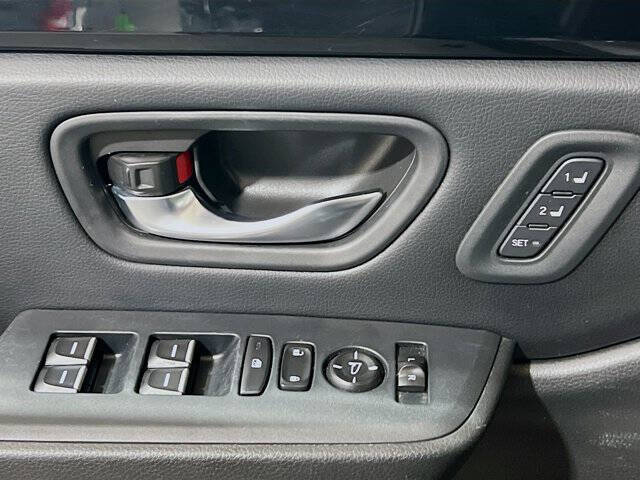 2023 Honda Pilot EX-L w/Rear Captain's Chairs