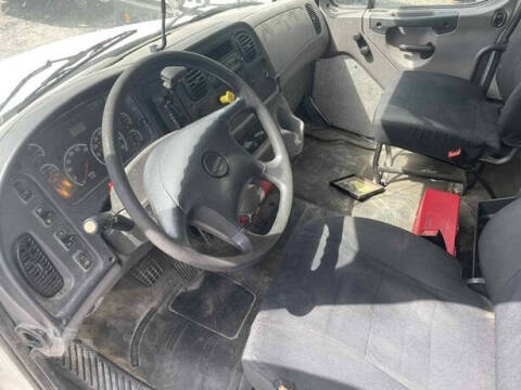 2015 Freightliner M2 106