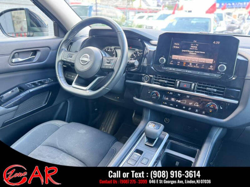 2022 Nissan Pathfinder SV