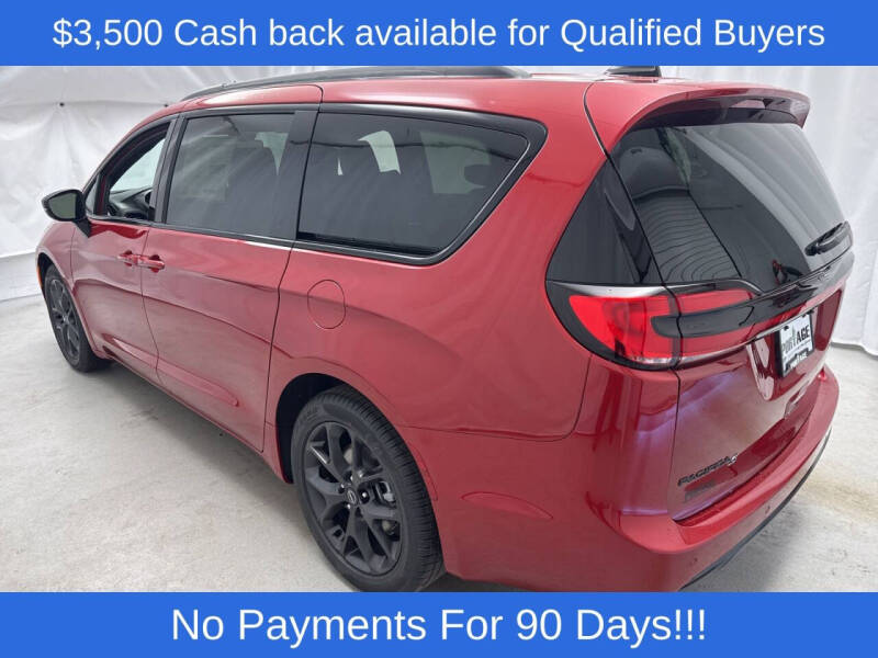 2026 Chrysler Pacifica Select