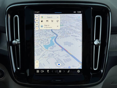 2024 Volvo XC40 B5 Ultimate Bright Theme