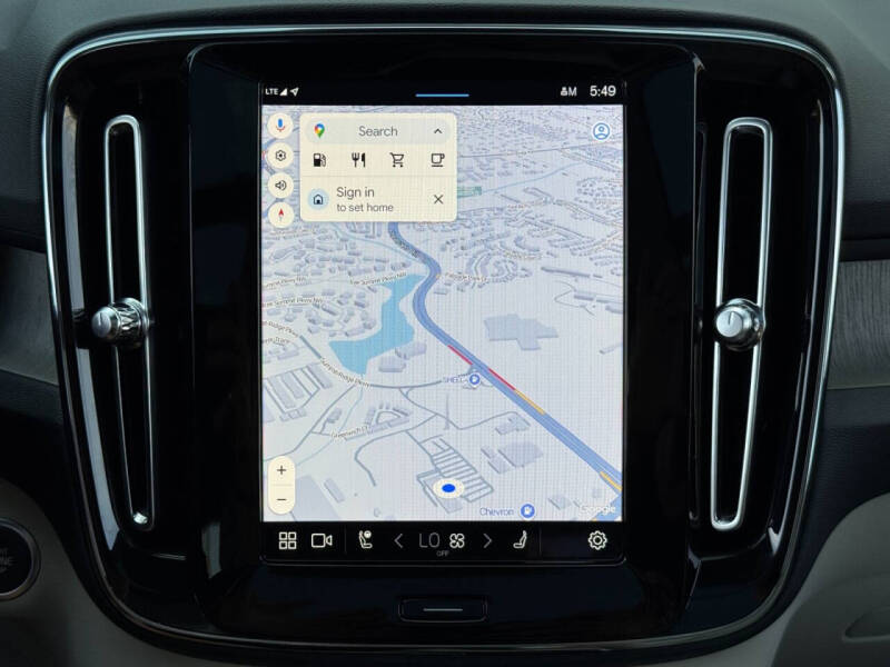 2024 Volvo XC40 B5 Ultimate Bright Theme