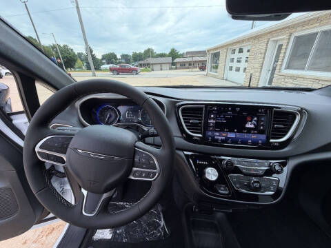 2027 Chrysler Pacifica LX